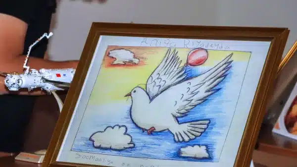 The winning painting of a dove for peace created by six-year-old Kawkib Mohamud. Photo by Chinese Embassy Mogadishu