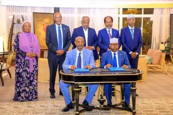 ! January, Djibouti: Delegations led by Somalia President Hassan Sheikh Mohamud and Somaliland President Muse Abdi Bihi Abdi witnessing a new agreement signing with Djibouti President Ismail Omar Gelle,